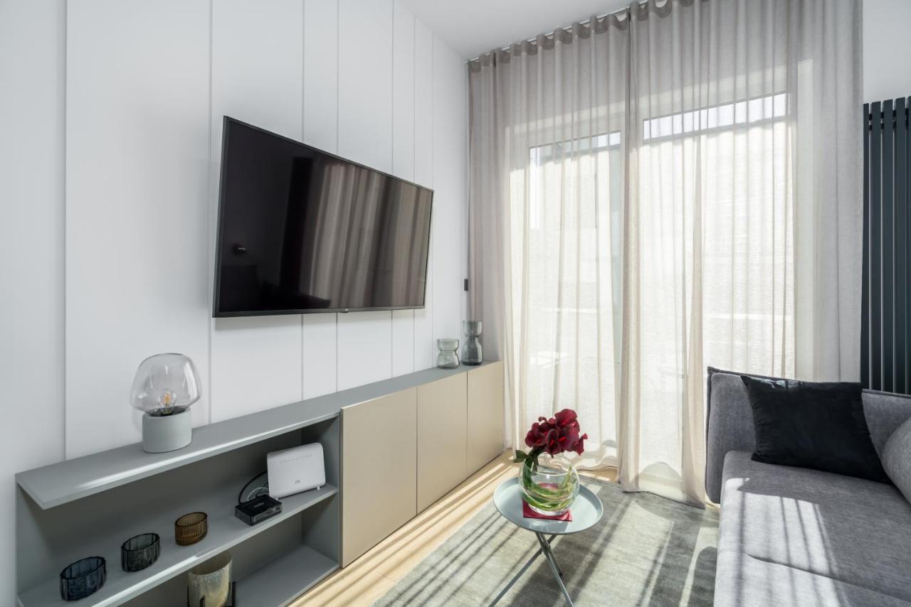 Central Apartments Garbary By Noclegi Renters 포즈난 외부 사진