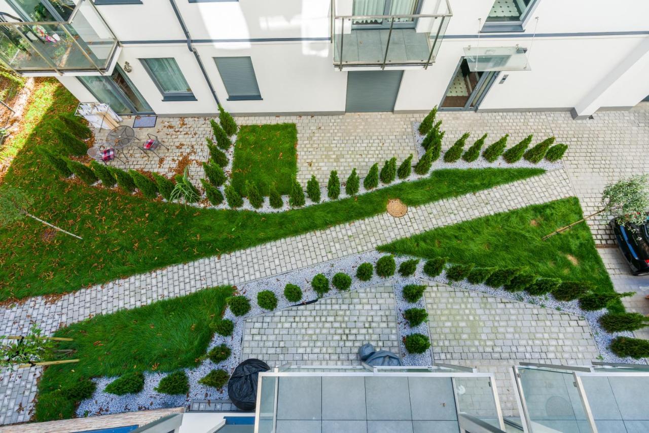Central Apartments Garbary By Noclegi Renters 포즈난 외부 사진