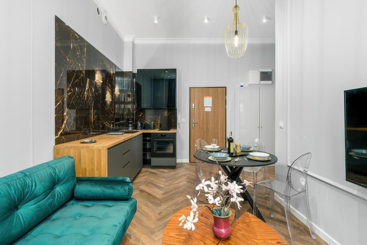 Central Apartments Garbary By Noclegi Renters 포즈난 외부 사진