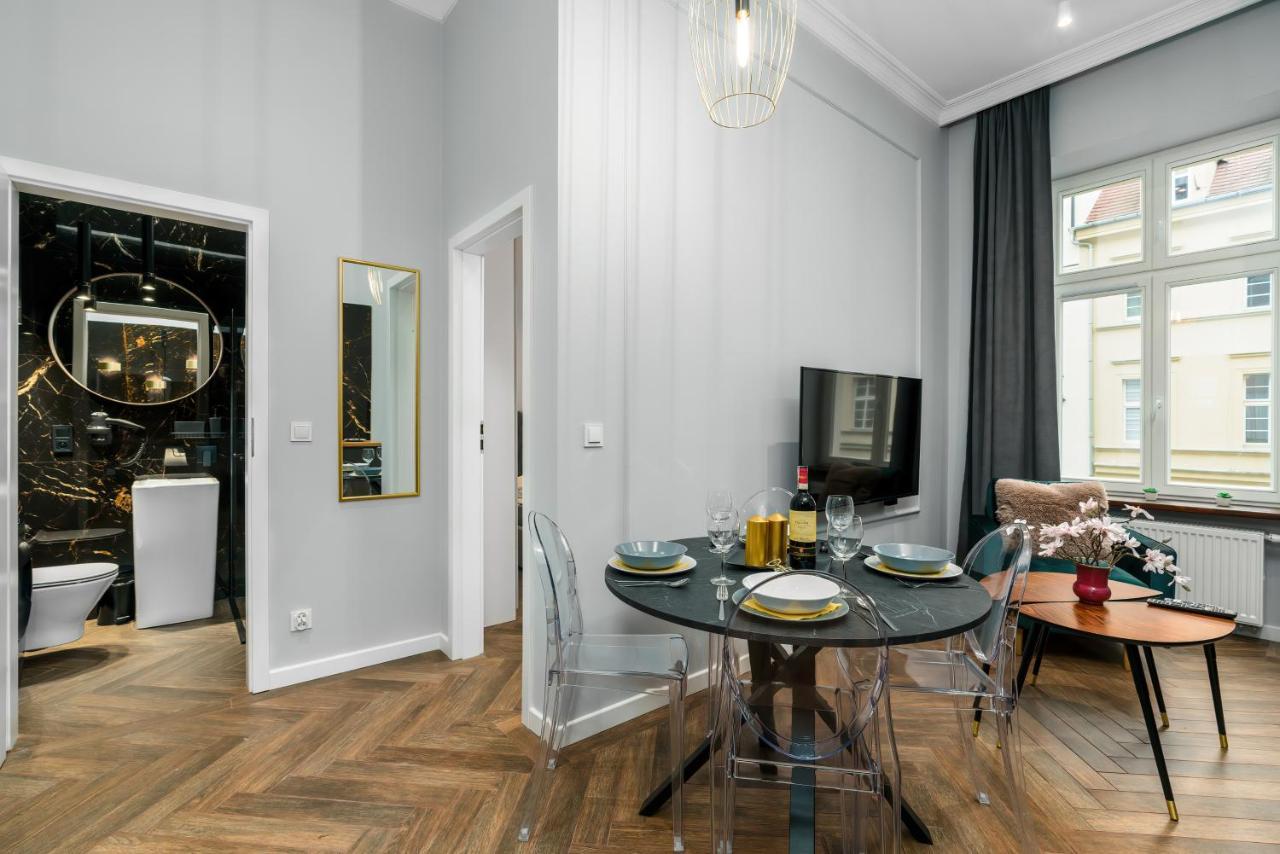 Central Apartments Garbary By Noclegi Renters 포즈난 외부 사진